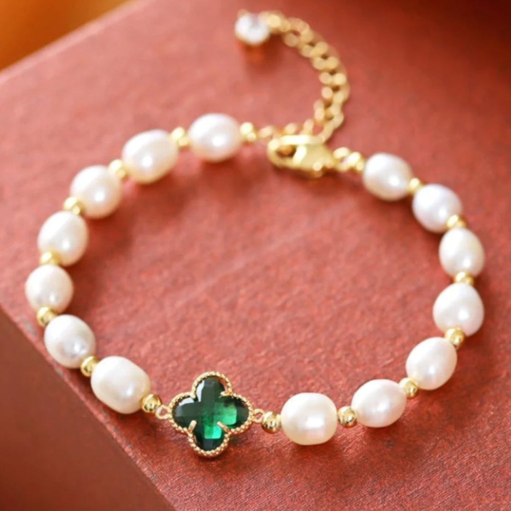 Emerald Cloverleaf Bracelet with Emerald and Pearls in Gold